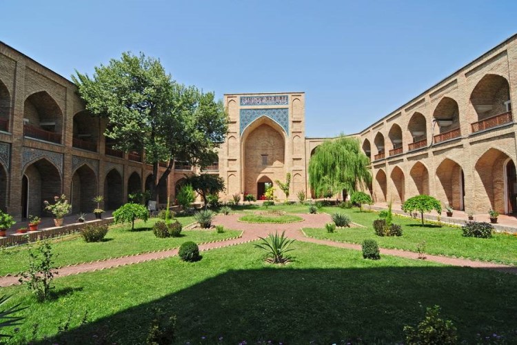 Visit the Kukeldash Madrasah and the Dzuma mosque