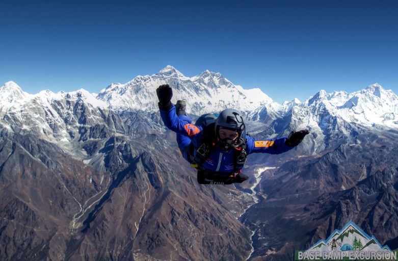 Parachute next to Everest